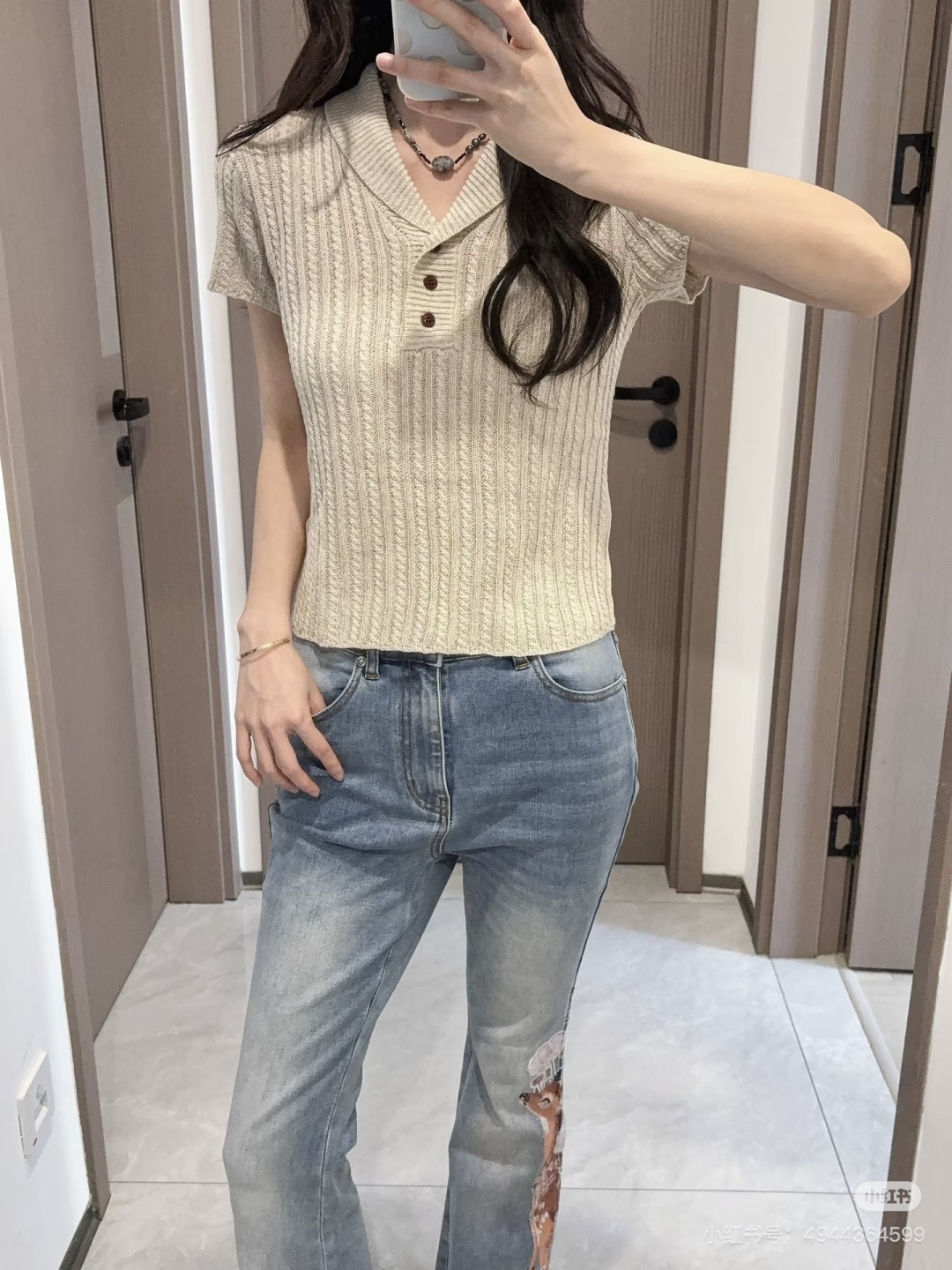 🆕BC家🆕  春夏新款  纯色简约翻V领针织短袖颜色：杏色尺码：36.38.40