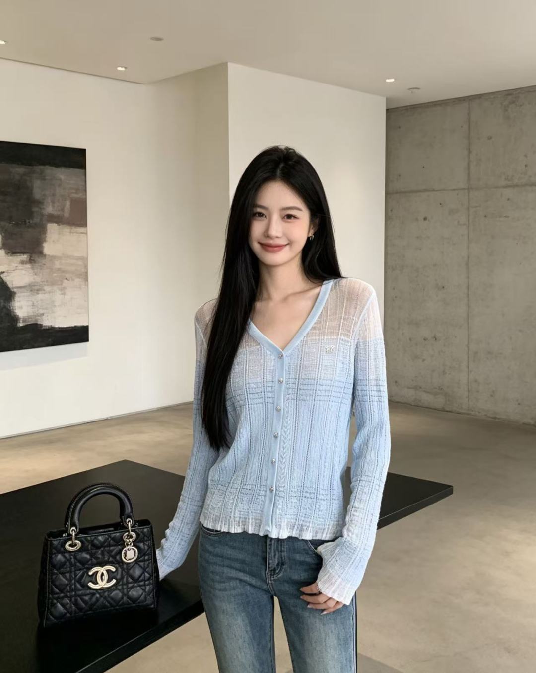 🆕CH家🆕  春夏新款 撞色烫钻镂空V领针织长袖开衫颜色：蓝色尺码：36.38.40