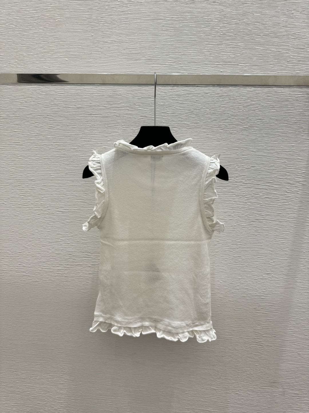 🆕LO家🆕  春夏新款 纯色花边圆领针织背心颜色：白色 黑色尺码：36.38.40