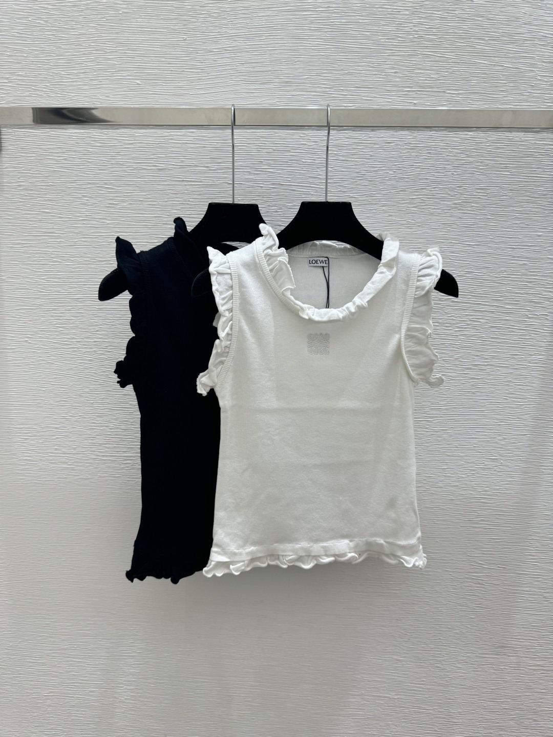 🆕LO家🆕  春夏新款 纯色花边圆领针织背心颜色：白色 黑色尺码：36.38.40