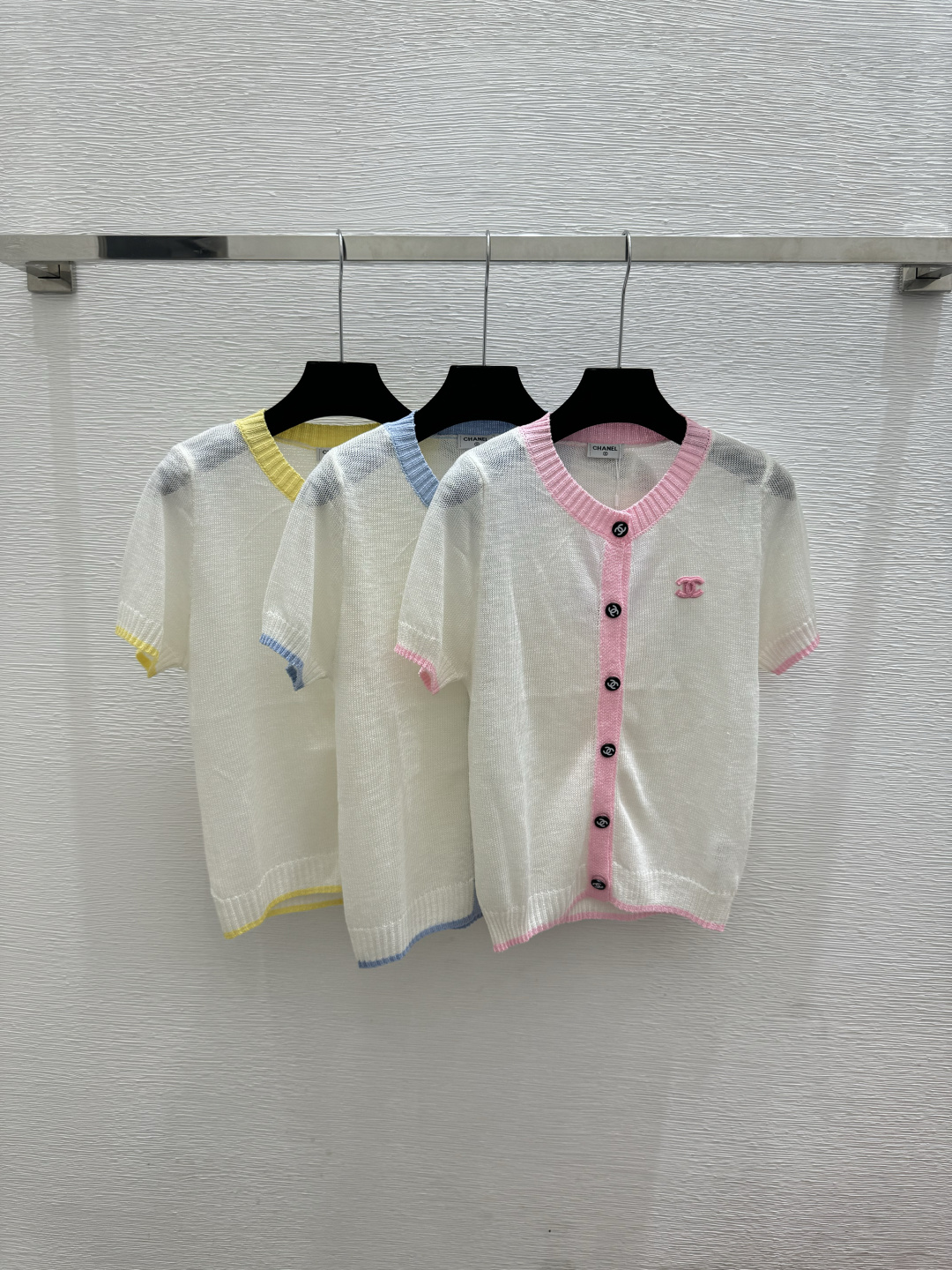 🆕CH家🆕  春夏新款 撞色简约圆领针织短袖开衫颜色：粉色 蓝色 黄色尺码：36.38.40