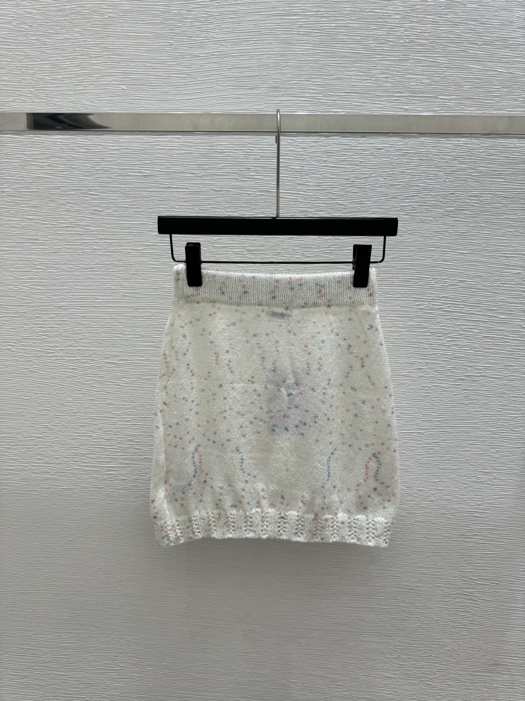 🆕CH家🆕  春夏新款 撞色简约针织半裙颜色：白色尺码：36.38.40
