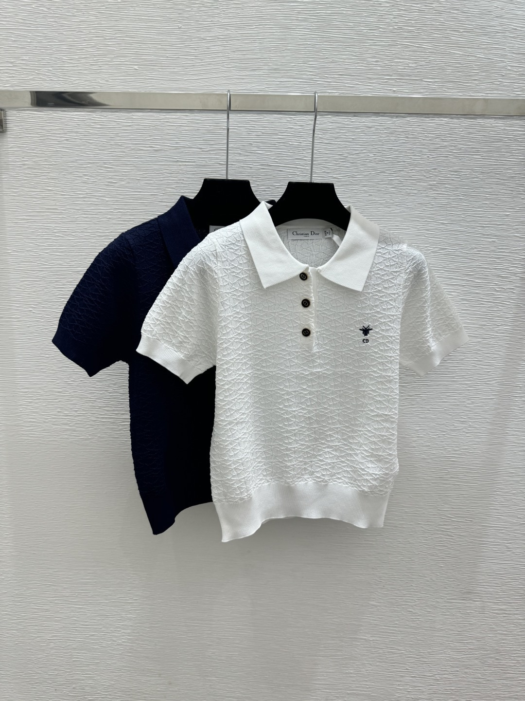 🆕D家🆕  春夏新款 纯色简约翻领针织短袖颜色：白色 宝蓝尺码：36.38.40