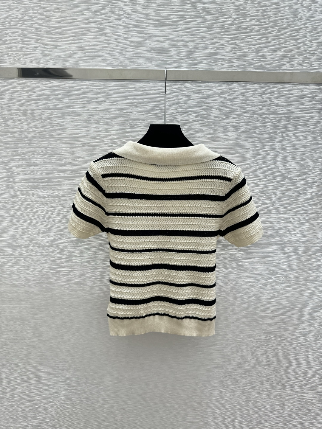🆕M家🆕  春夏新款 撞色条纹翻领针织短袖颜色：杏色尺码：36.38.40