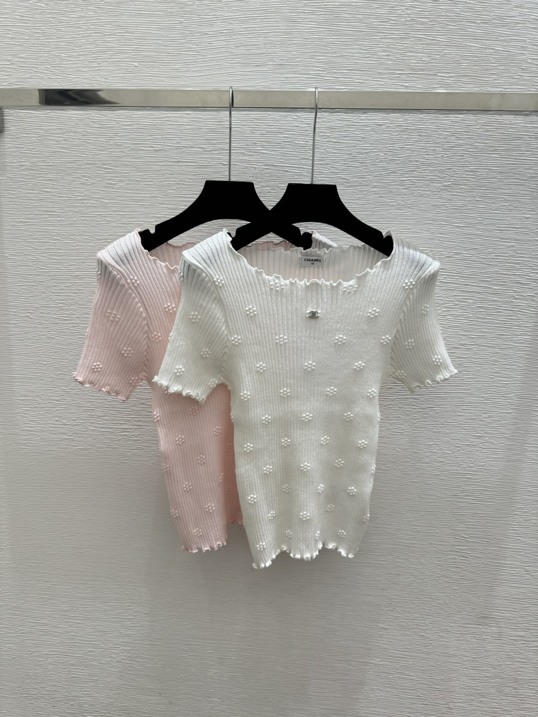 🆕CH家🆕  春夏新款 纯色简约针织短袖颜色：白色 粉色尺码：36.38.40