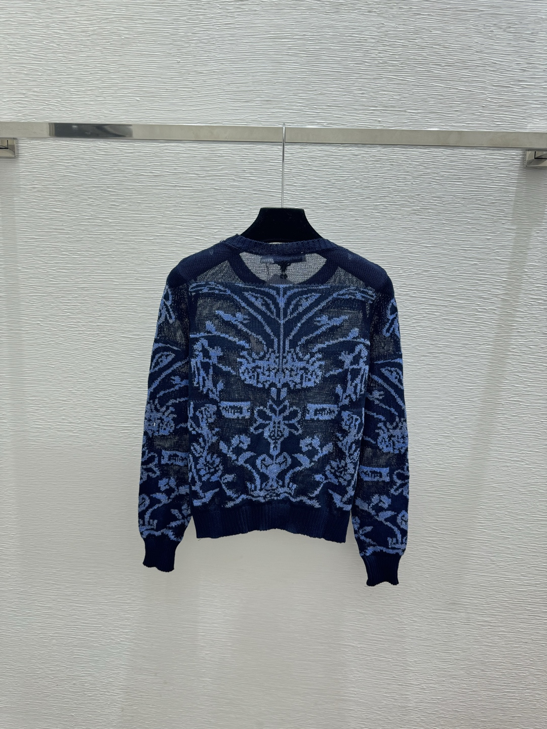 🆕D家🆕  春夏新款 撞色花卉圆领针织长袖颜色：白色 宝蓝尺码：36.38.40