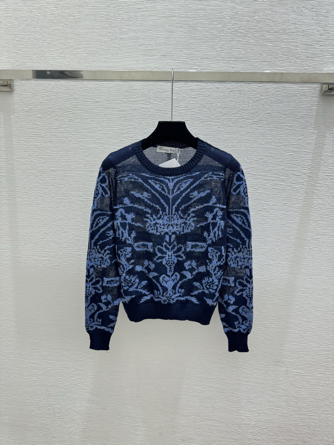 🆕D家🆕  春夏新款 撞色花卉圆领针织长袖颜色：白色 宝蓝尺码：36.38.40