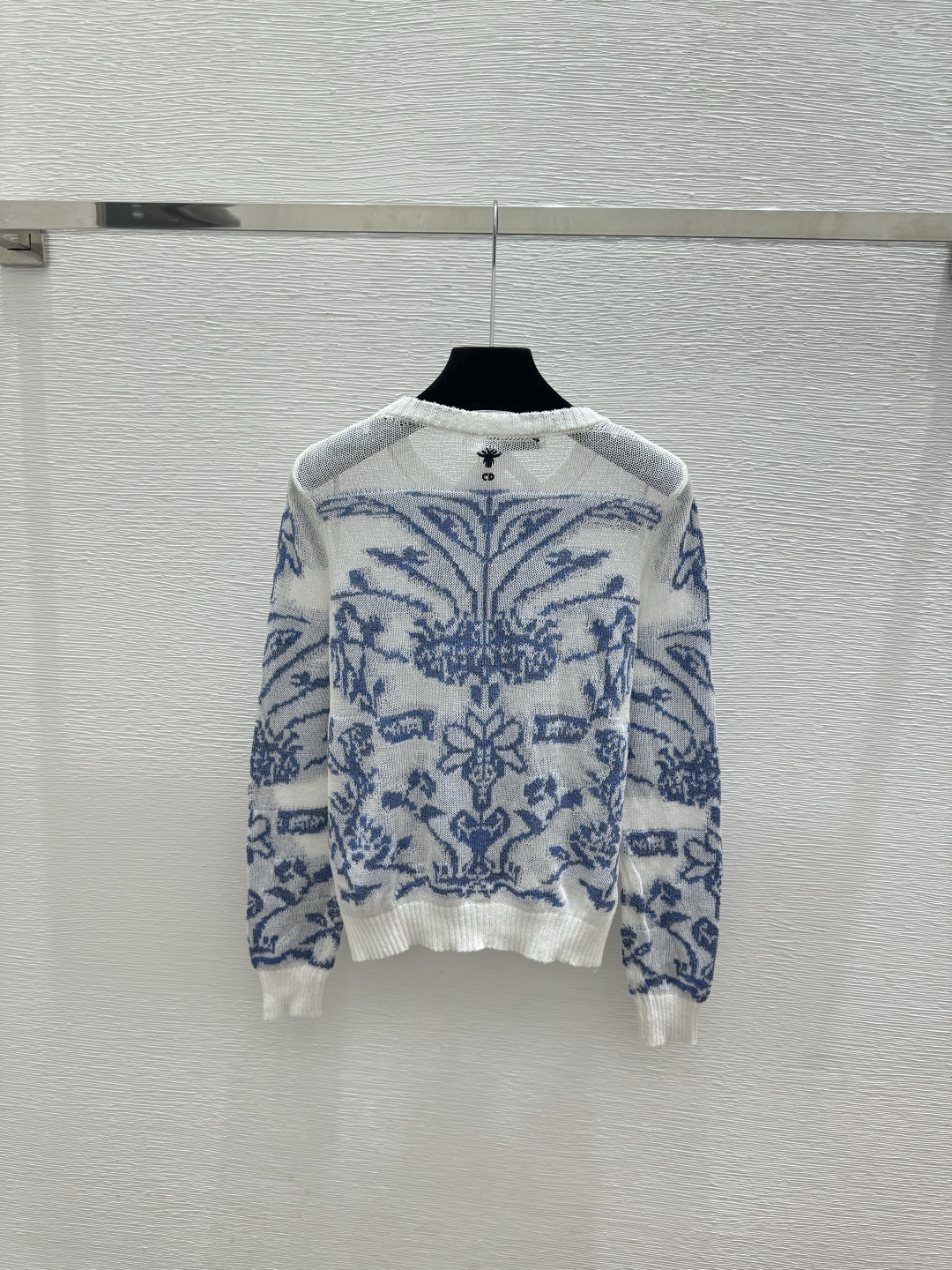 🆕D家🆕  春夏新款 撞色花卉圆领针织长袖颜色：白色 宝蓝尺码：36.38.40