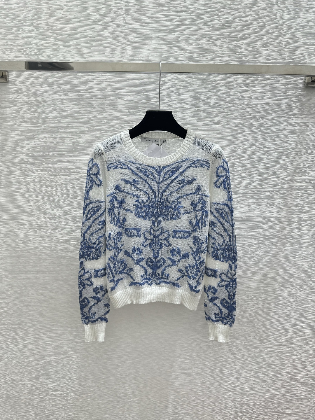 🆕D家🆕  春夏新款 撞色花卉圆领针织长袖颜色：白色 宝蓝尺码：36.38.40