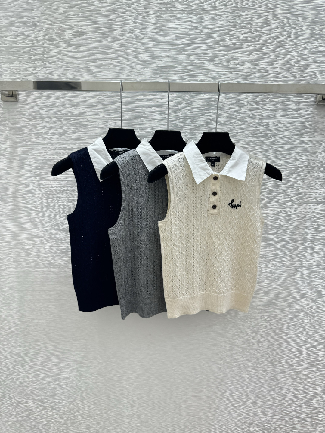 🆕CH家🆕  春夏新款 撞色翻领针织背心颜色：杏色 灰色 宝蓝尺码：36.38.40