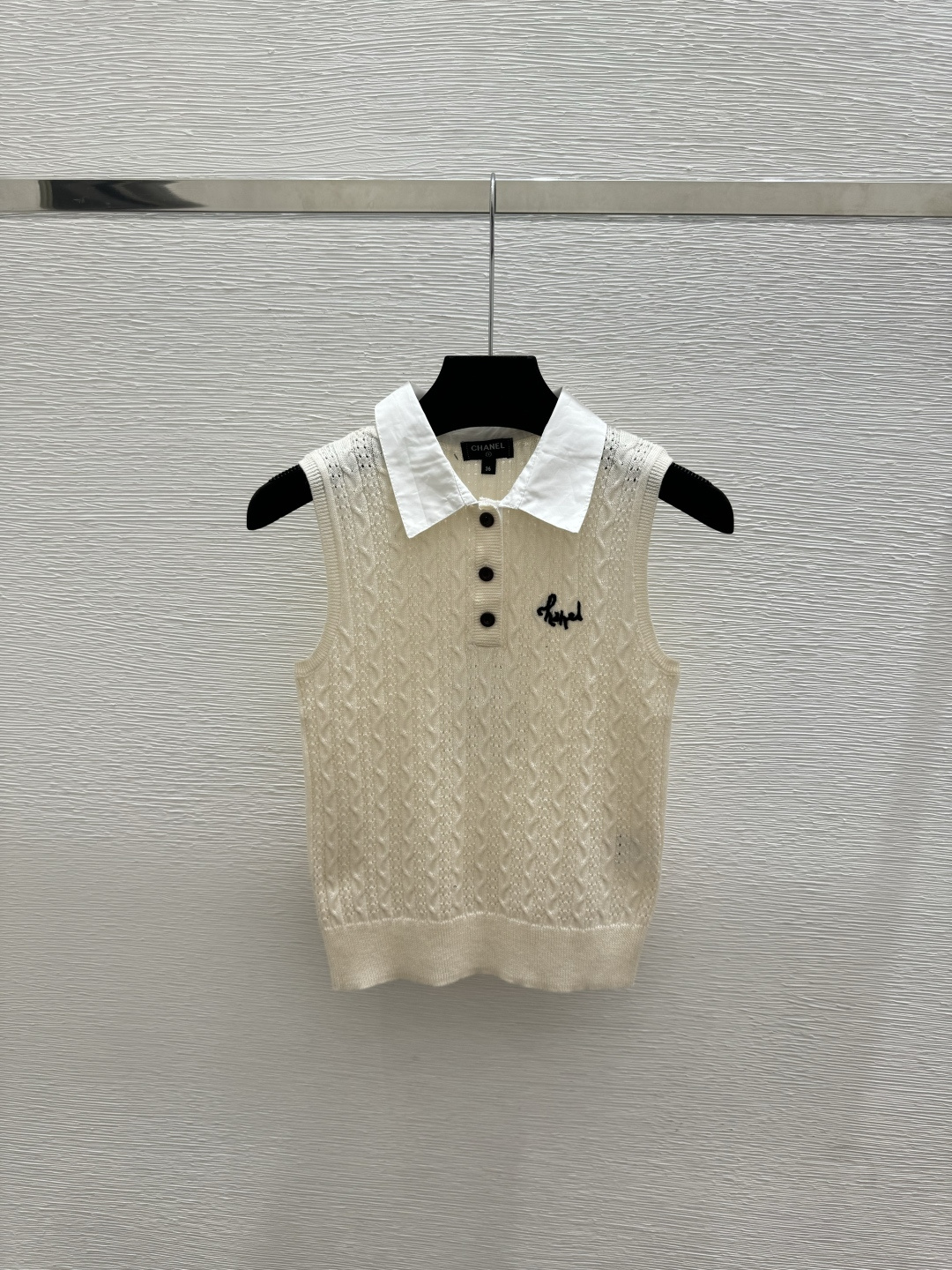 🆕CH家🆕  春夏新款 撞色翻领针织背心颜色：杏色 灰色 宝蓝尺码：36.38.40