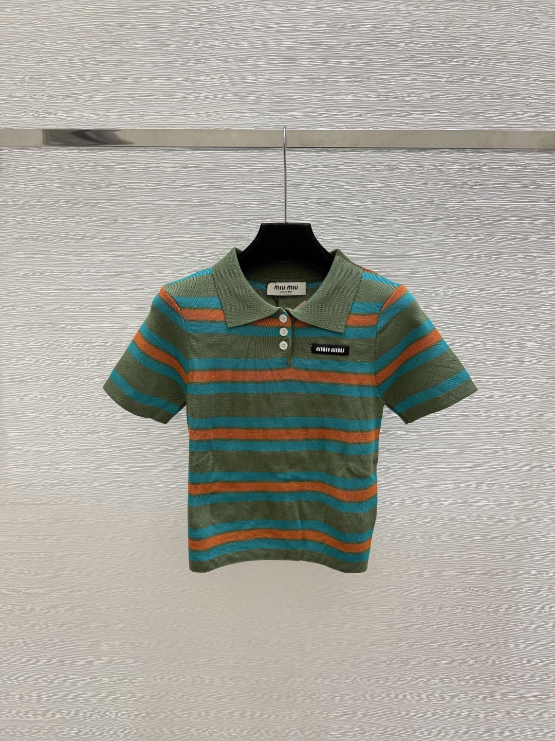 NO:899690,M Home Spring and Summer New Style Contrast Striped Lapel Knitted Short Sleeves Color Green Size 36.38.40, Miu Miu-clothing, T-shirt,19860909M家 春夏新款 撞色条纹翻领针织短袖 颜色绿色 尺码36.38.40,缪缪-服装,T-shirt,,Women's clothing
