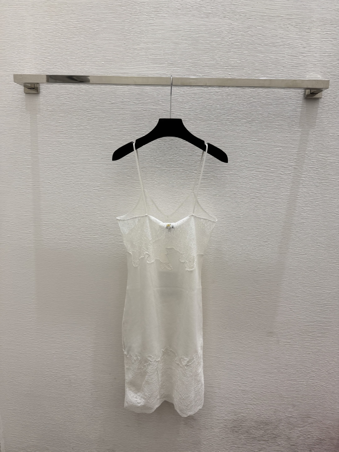 🆕CH家🆕  春夏新款 撞色蕾丝针织吊带裙颜色：白色 绿色 黑色尺码：36.38.40