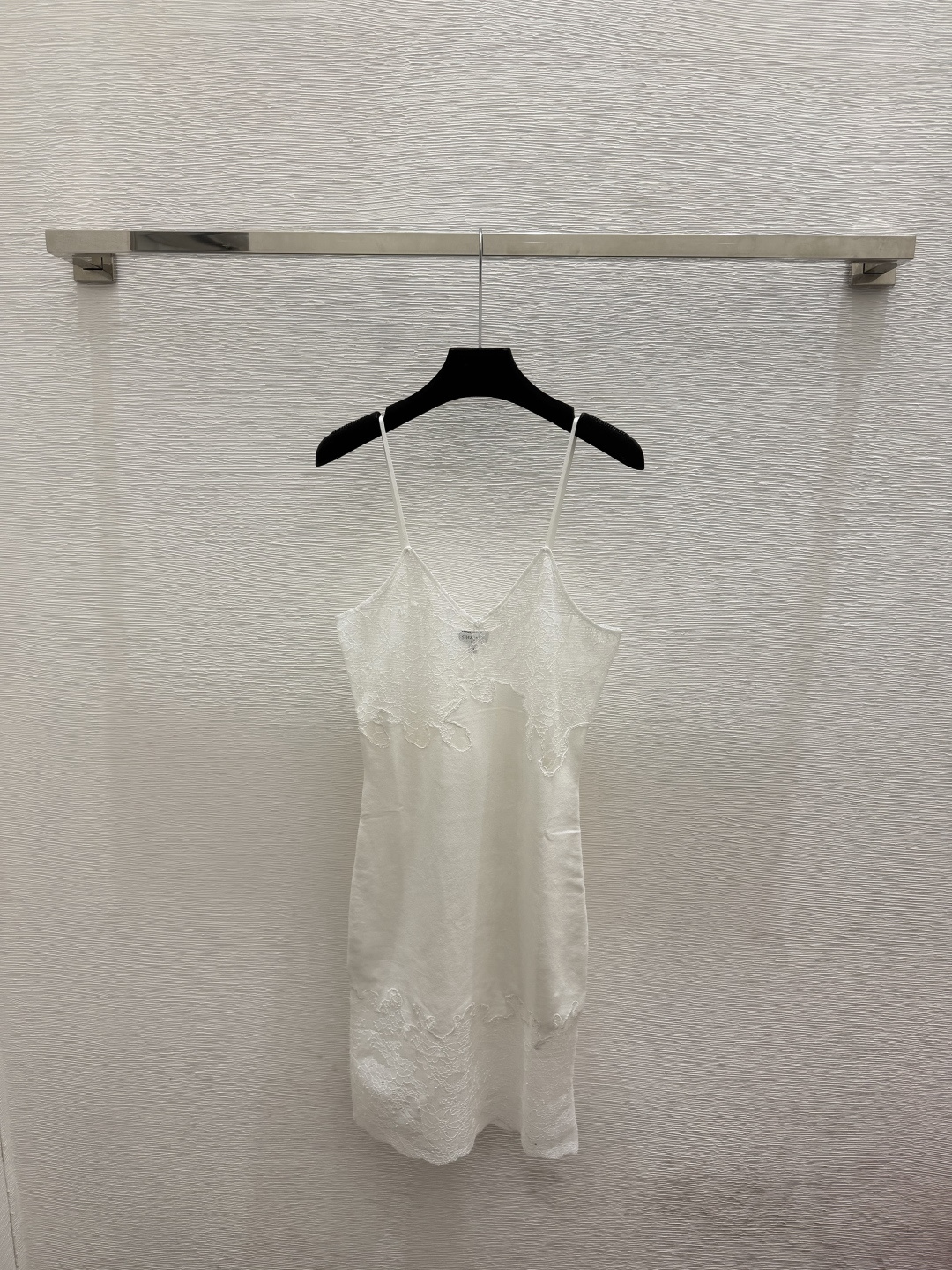 🆕CH家🆕  春夏新款 撞色蕾丝针织吊带裙颜色：白色 绿色 黑色尺码：36.38.40