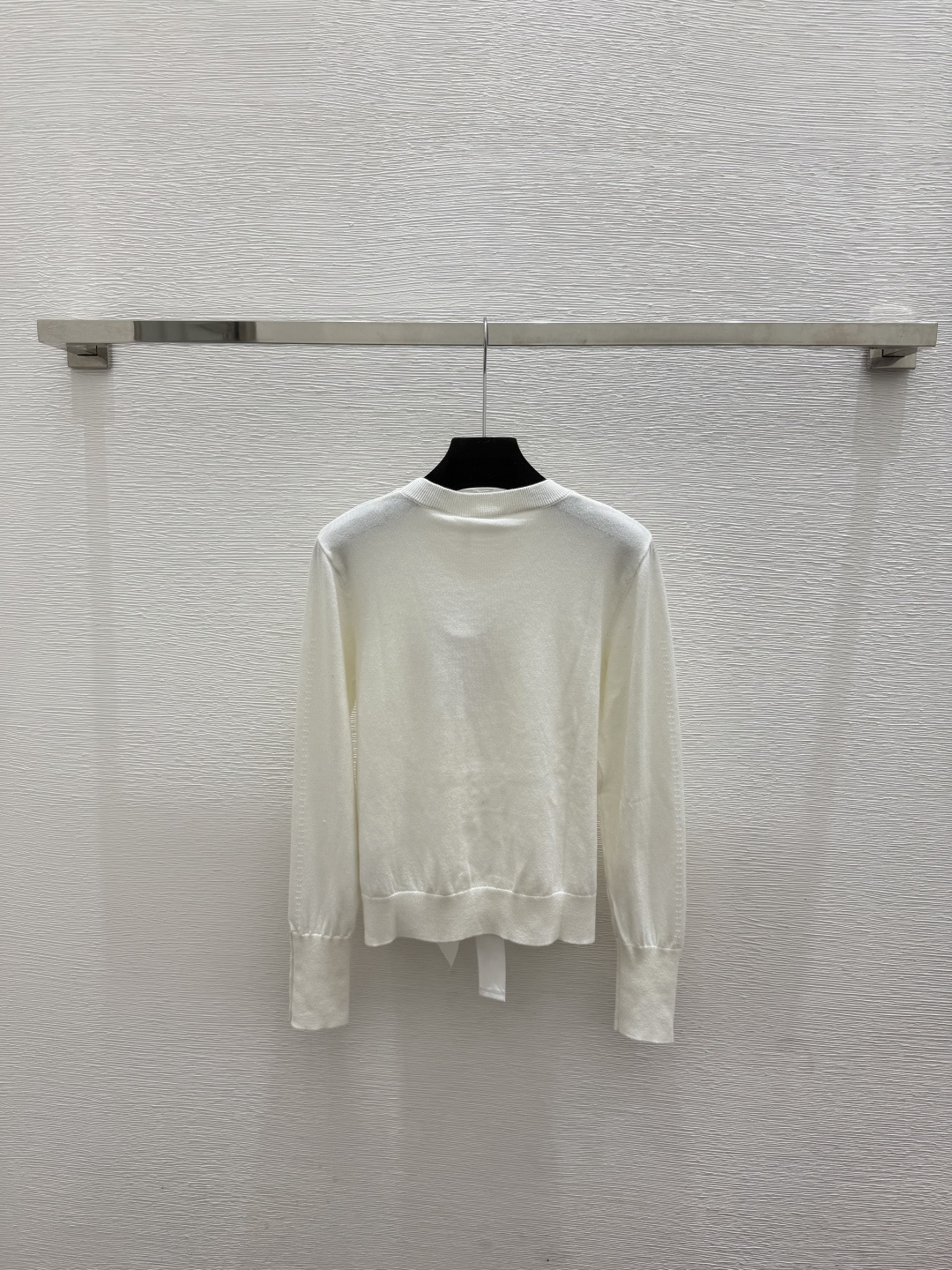 🆕D家🆕  春夏新款 纯色蝴蝶结圆领针织长袖颜色：白色 尺码：36.38.40