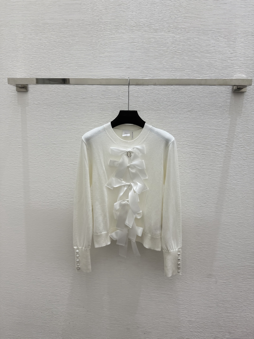 🆕D家🆕  春夏新款 纯色蝴蝶结圆领针织长袖颜色：白色 尺码：36.38.40