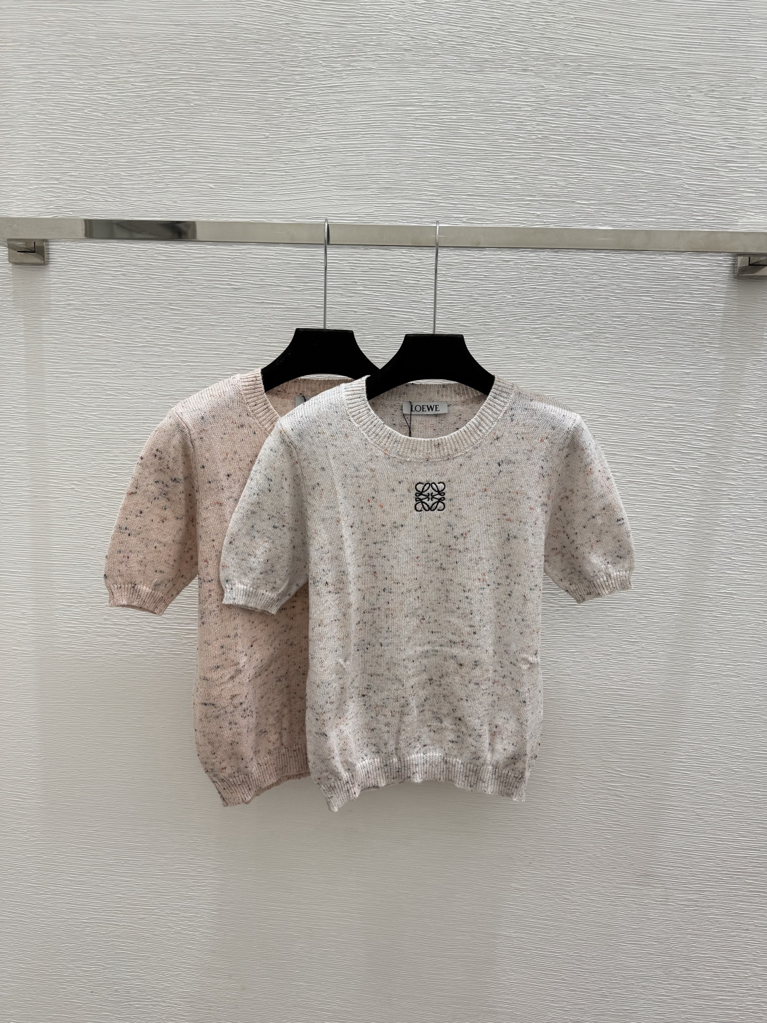 🆕LO家🆕  春夏新款 纯色简约圆领针织短袖颜色：杏色 粉色尺码：36.38.40
