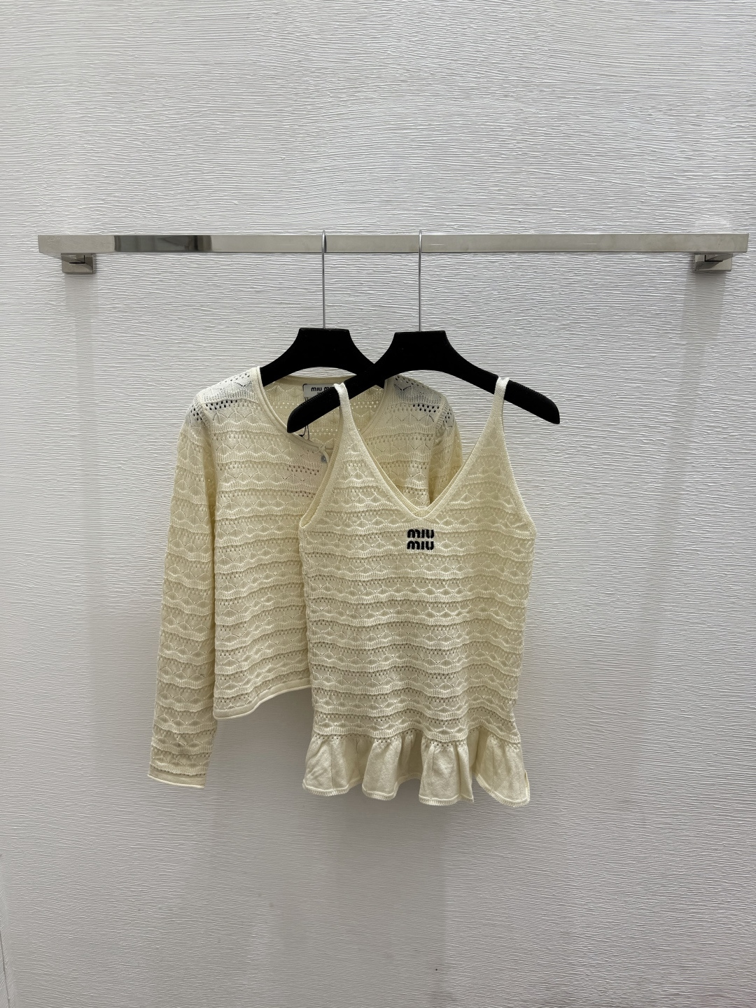 套🆕M家🆕  春夏新款 纯色简约针织两件套颜色：粉色 杏色尺码：36.38.40