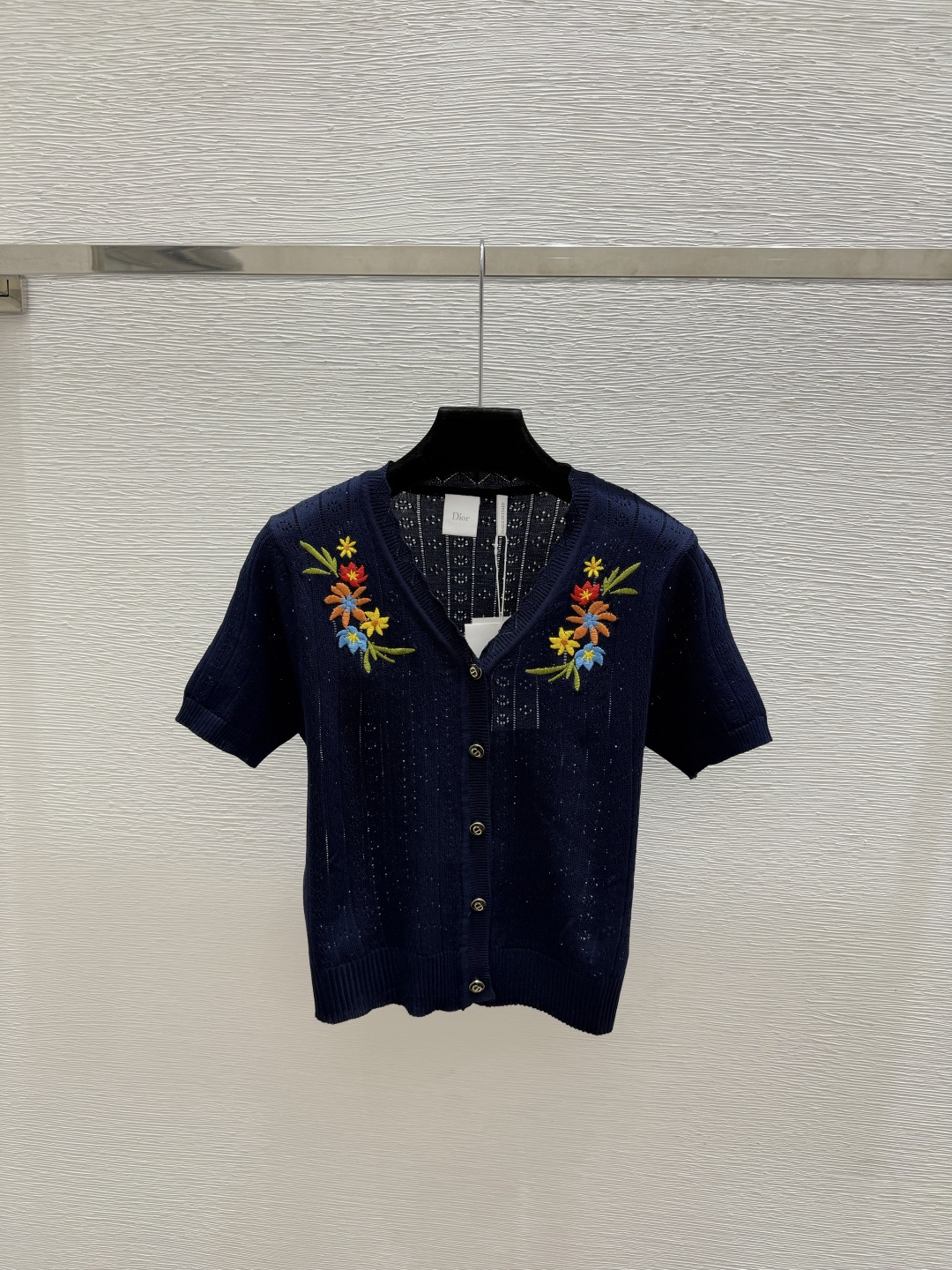 🆕D家🆕  春夏新款 撞色花卉V领针织短袖开衫颜色：杏色 宝蓝尺码：36.38.40
