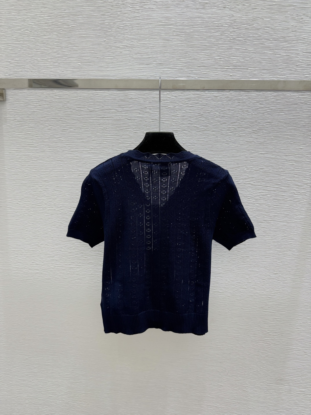🆕D家🆕  春夏新款 撞色花卉V领针织短袖开衫颜色：杏色 宝蓝尺码：36.38.40