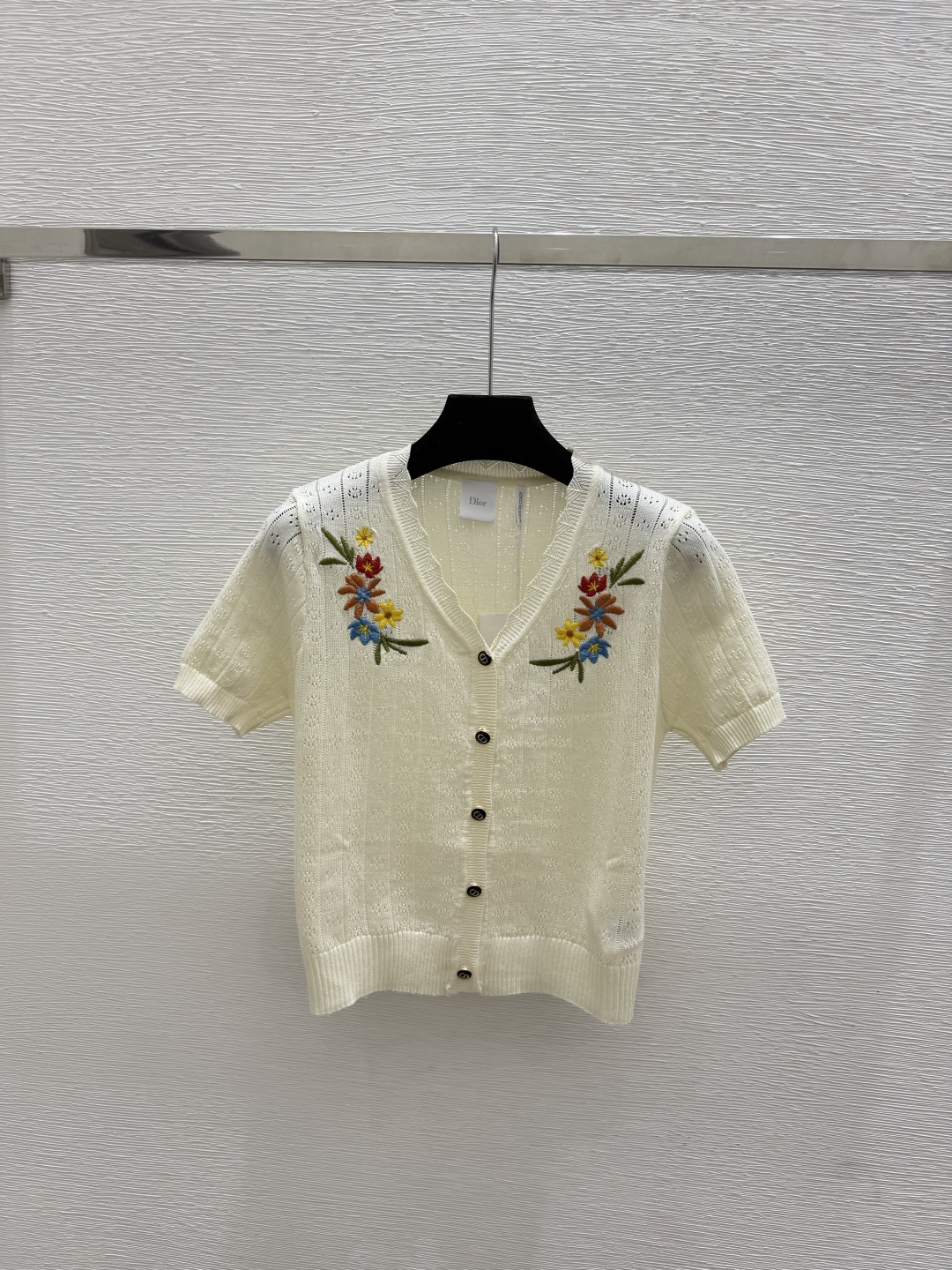 🆕D家🆕  春夏新款 撞色花卉V领针织短袖开衫颜色：杏色 宝蓝尺码：36.38.40