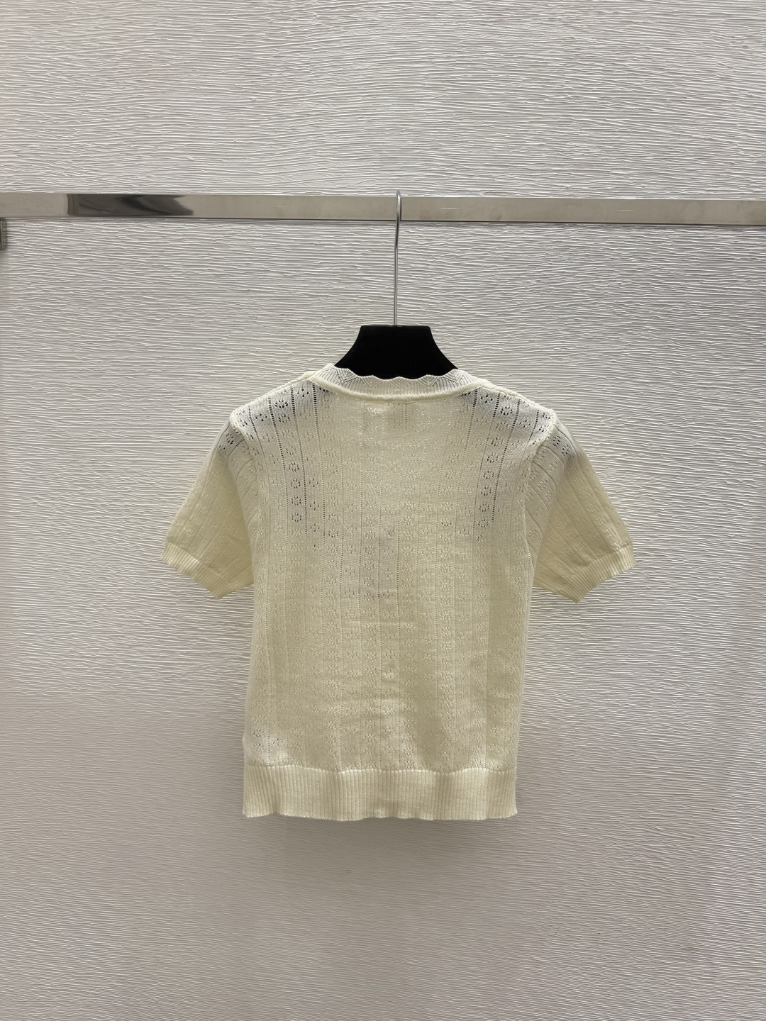 🆕D家🆕  春夏新款 撞色花卉V领针织短袖开衫颜色：杏色 宝蓝尺码：36.38.40
