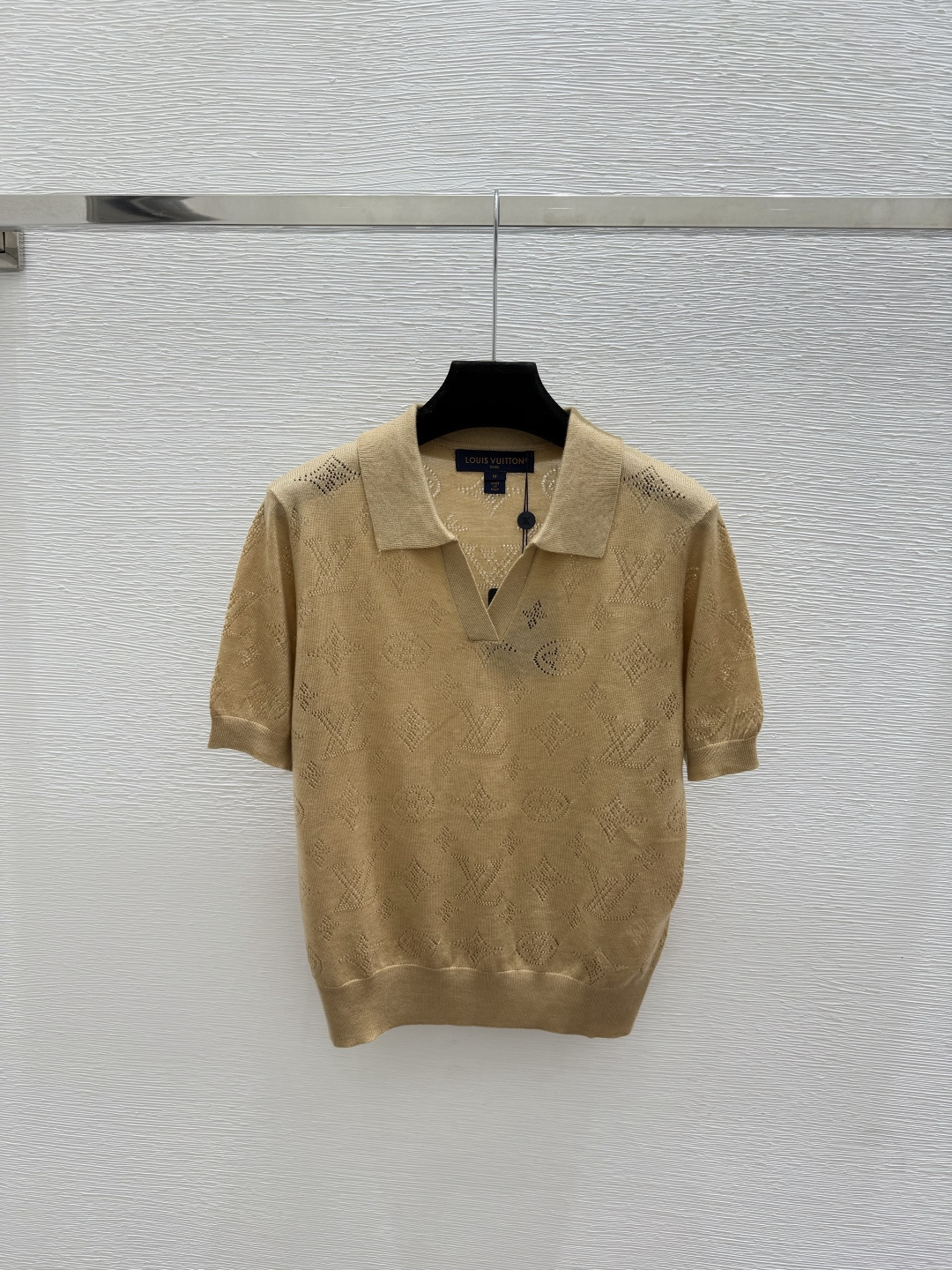 🆕L家🆕  春夏新款 纯色老花字母翻领针织短袖颜色：白色 粉色 卡其尺码：36.38.40