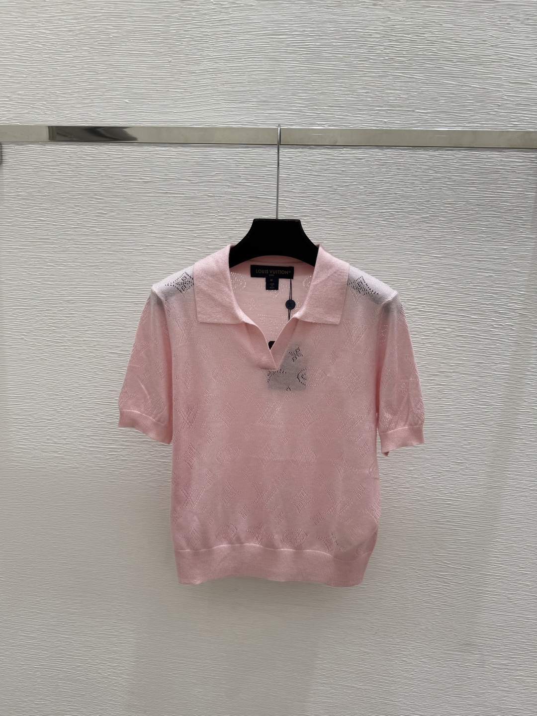 🆕L家🆕  春夏新款 纯色老花字母翻领针织短袖颜色：白色 粉色 卡其尺码：36.38.40