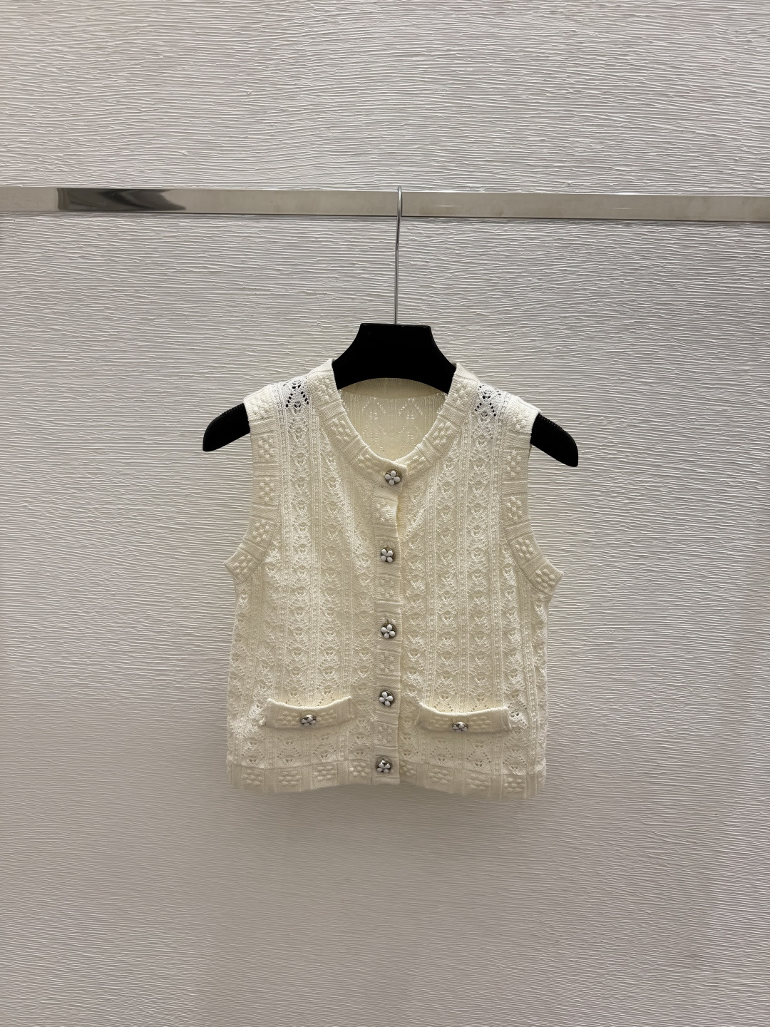 🆕CH家🆕  春夏新款 纯色简约圆领针织背心开衫颜色：杏色尺码：36.38.40