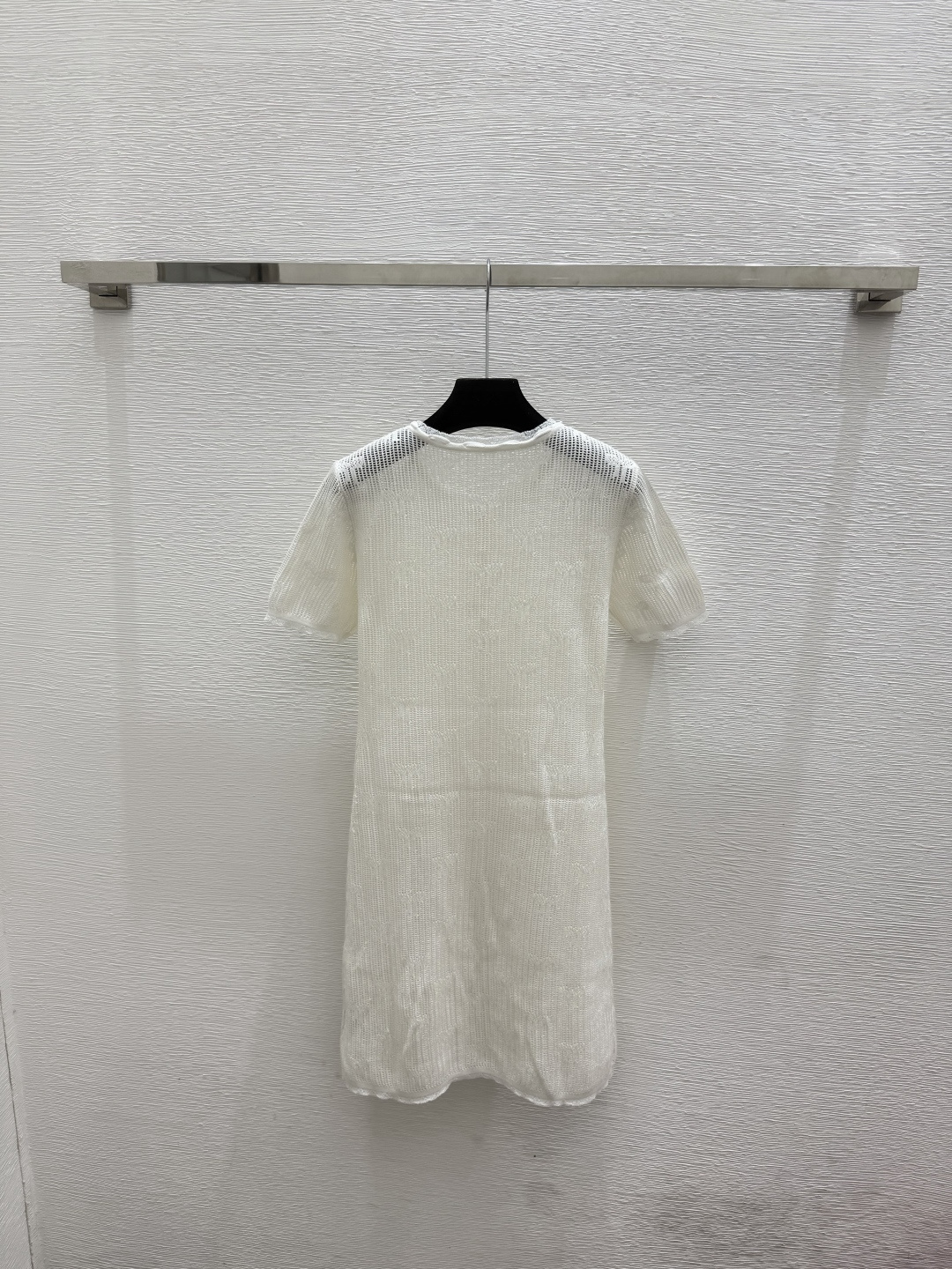 🆕CH家🆕  春夏新款 纯色花卉镂空圆领针织短袖裙颜色：白色尺码：36.38.40