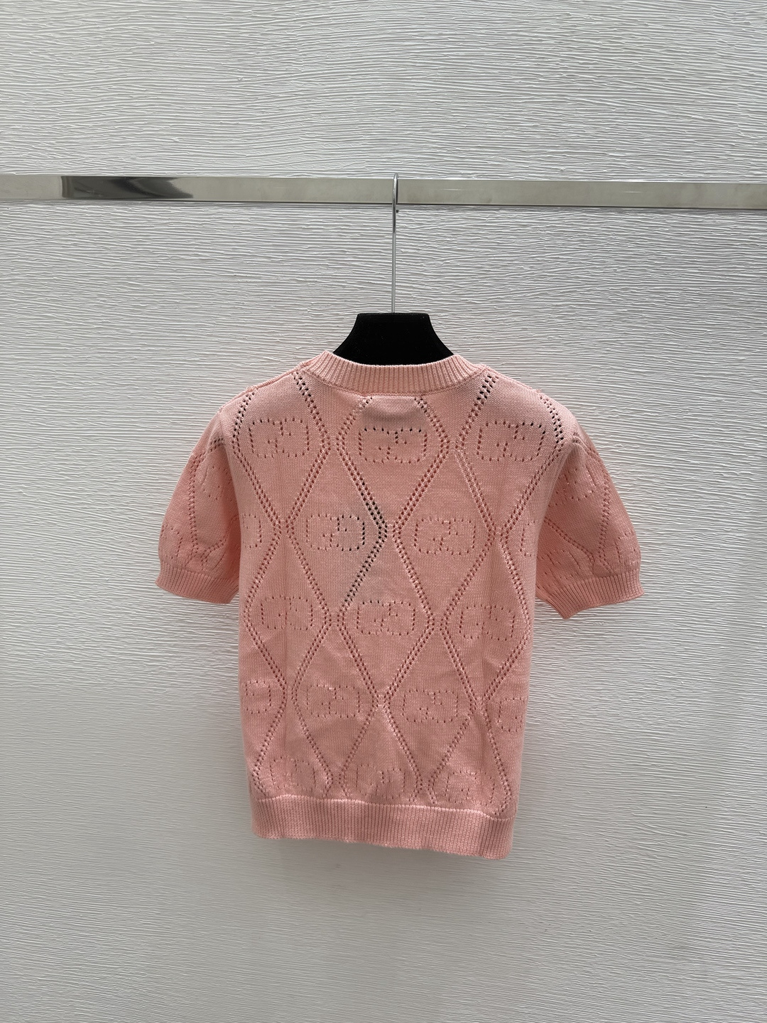 🆕G家🆕  春夏新款 纯色钉珠圆领针织短袖颜色：粉色尺码：36.38.40