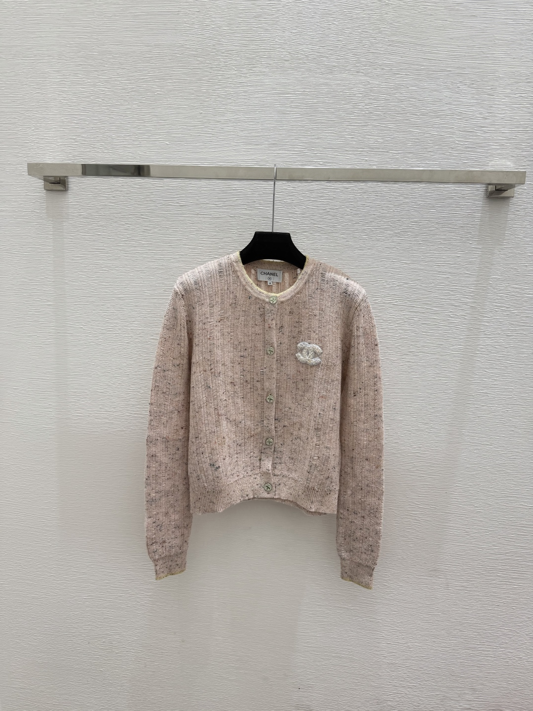 🆕CH家🆕  春夏新款 纯色简约圆领针织长袖开衫颜色：杏色 粉色尺码：36.38.40