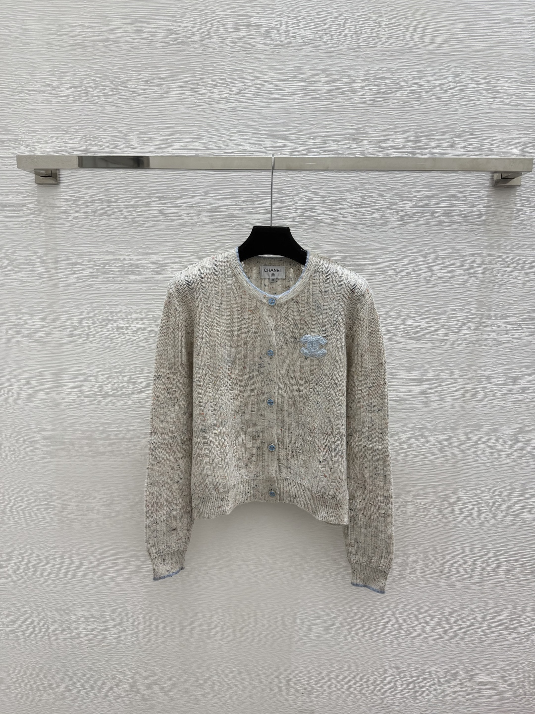 🆕CH家🆕  春夏新款 纯色简约圆领针织长袖开衫颜色：杏色 粉色尺码：36.38.40
