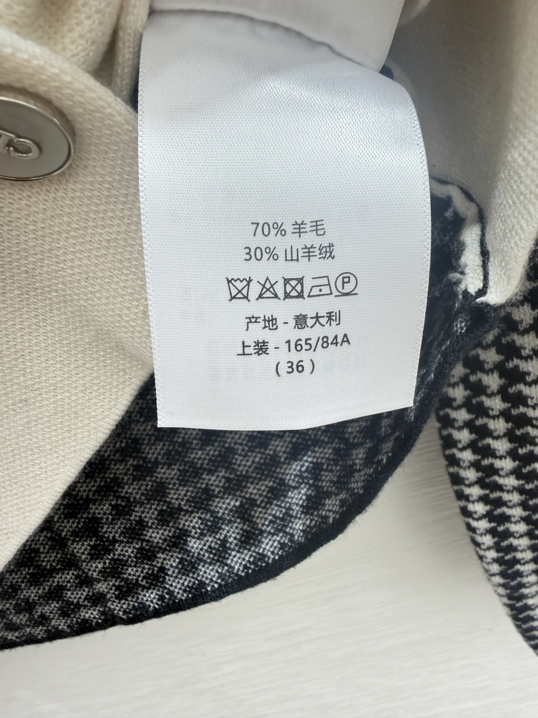 🆕D家🆕  春夏新款 撞色翻领针织长袖开衫颜色：白色尺码：36.38.40