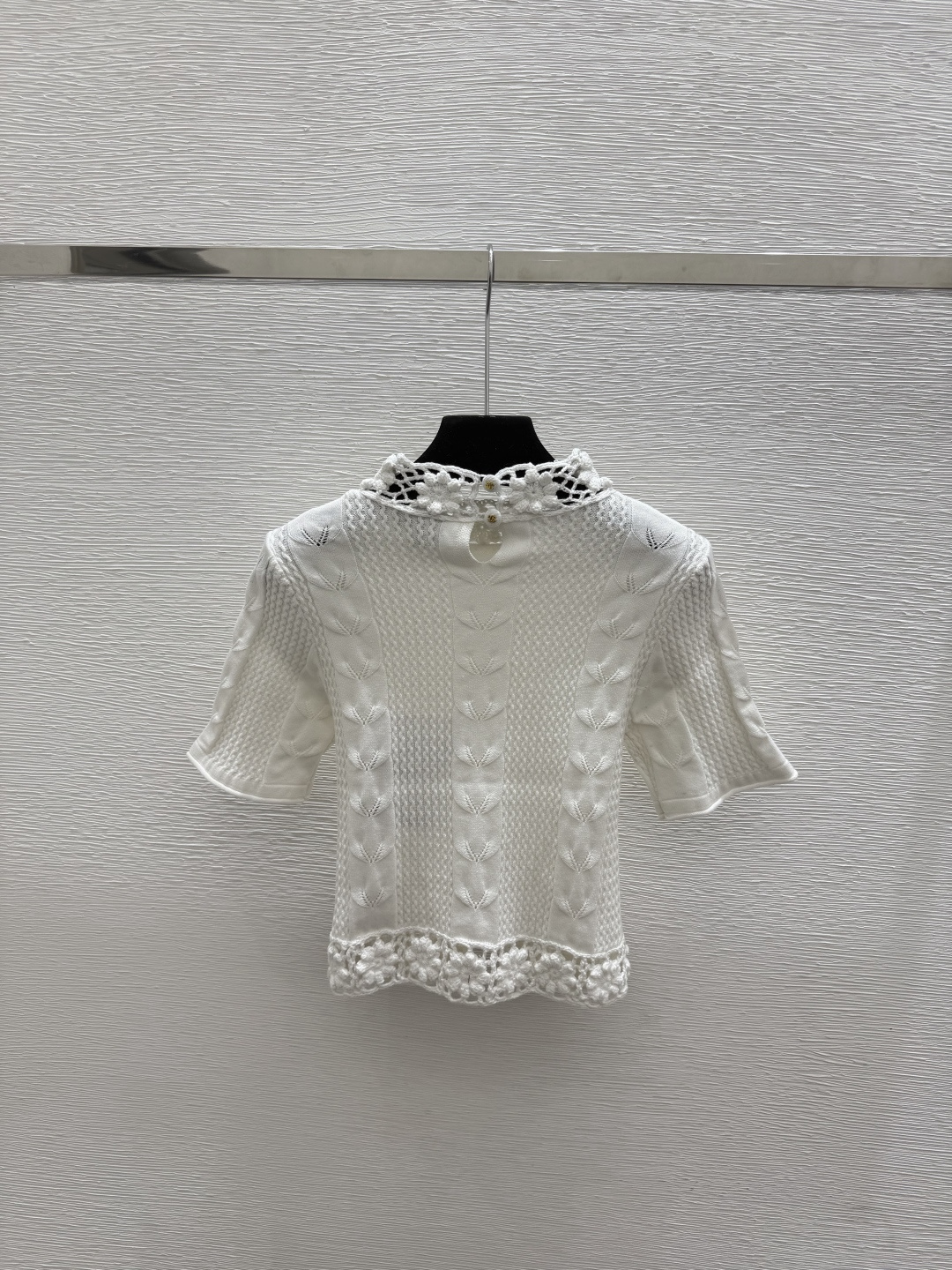 🆕CH家🆕  春夏新款 纯色花卉镂空针织短袖颜色：白色尺码：36.38.40