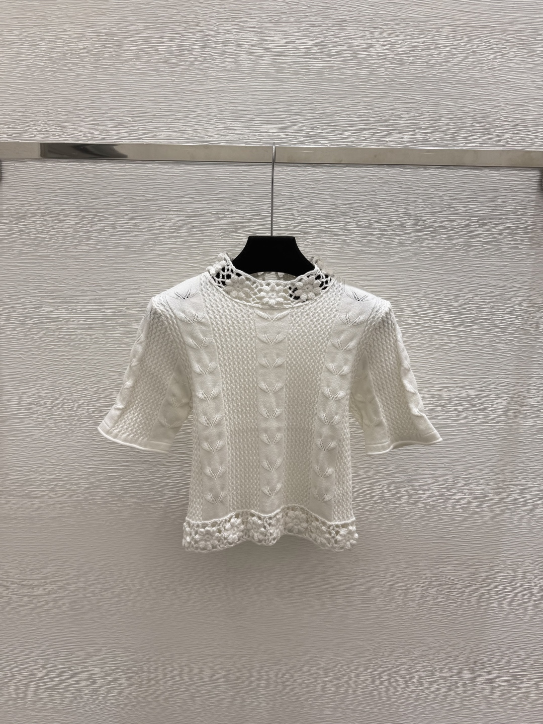 🆕CH家🆕  春夏新款 纯色花卉镂空针织短袖颜色：白色尺码：36.38.40