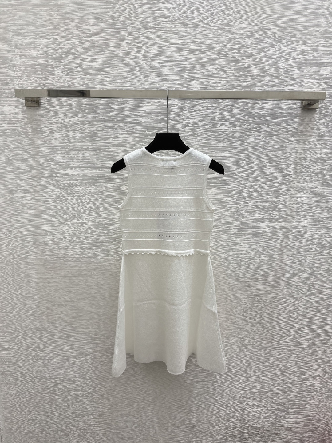 🆕CH家🆕  春夏新款 纯色花卉圆领针织背心裙颜色：白色 黑色尺码：36.38.40