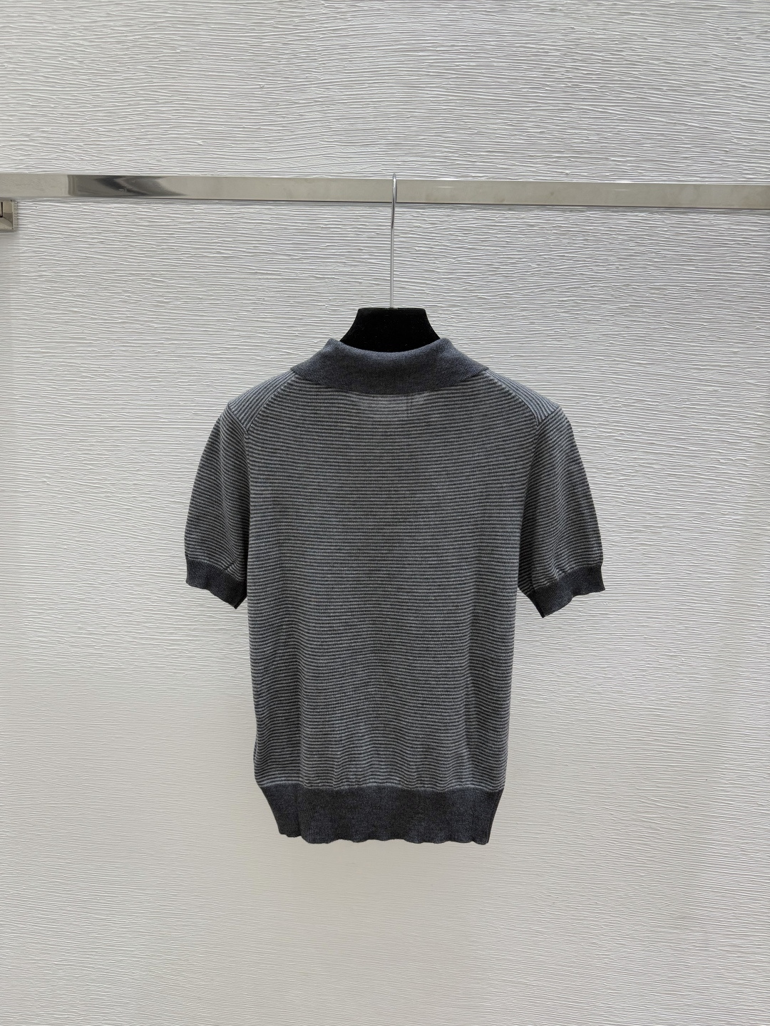 🆕M家🆕  春夏新款 撞色条纹翻领针织短袖颜色：灰色尺码：36.38.40