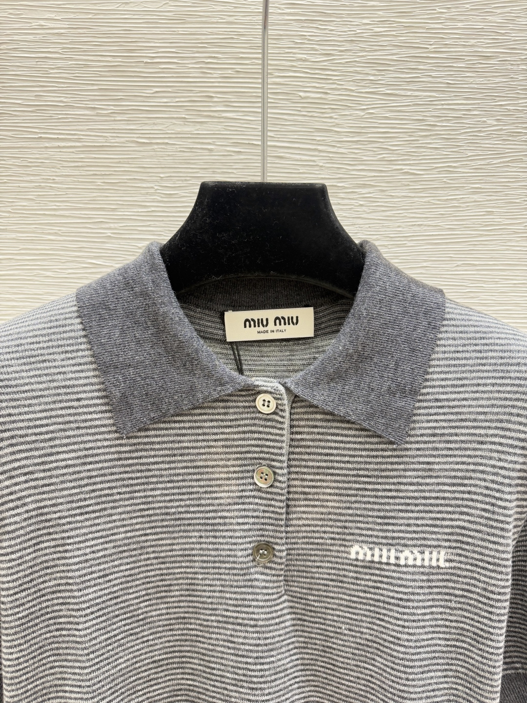 🆕M家🆕  春夏新款 撞色条纹翻领针织短袖颜色：灰色尺码：36.38.40
