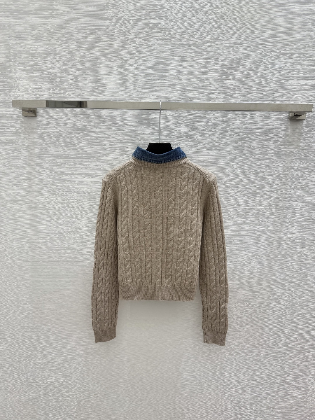 🆕M家🆕  春夏新款 撞色翻领针织长袖开衫颜色：卡其尺码：36.38.40