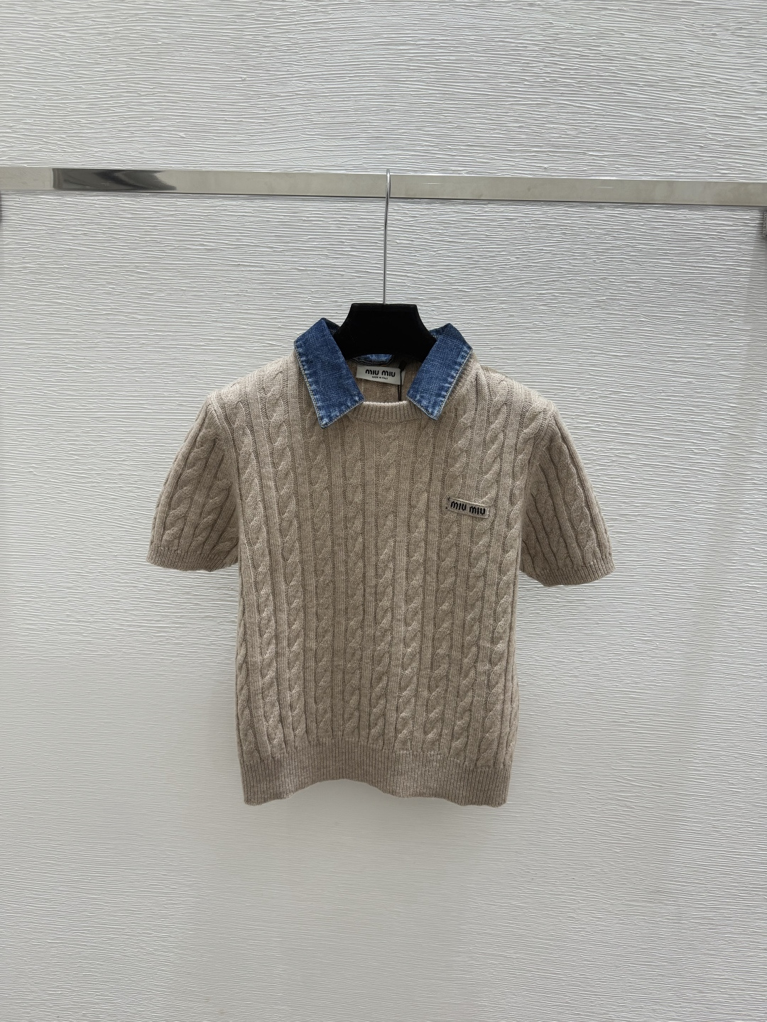 🆕M家🆕  春夏新款 撞色翻领针织短袖颜色：卡其尺码：36.38.40