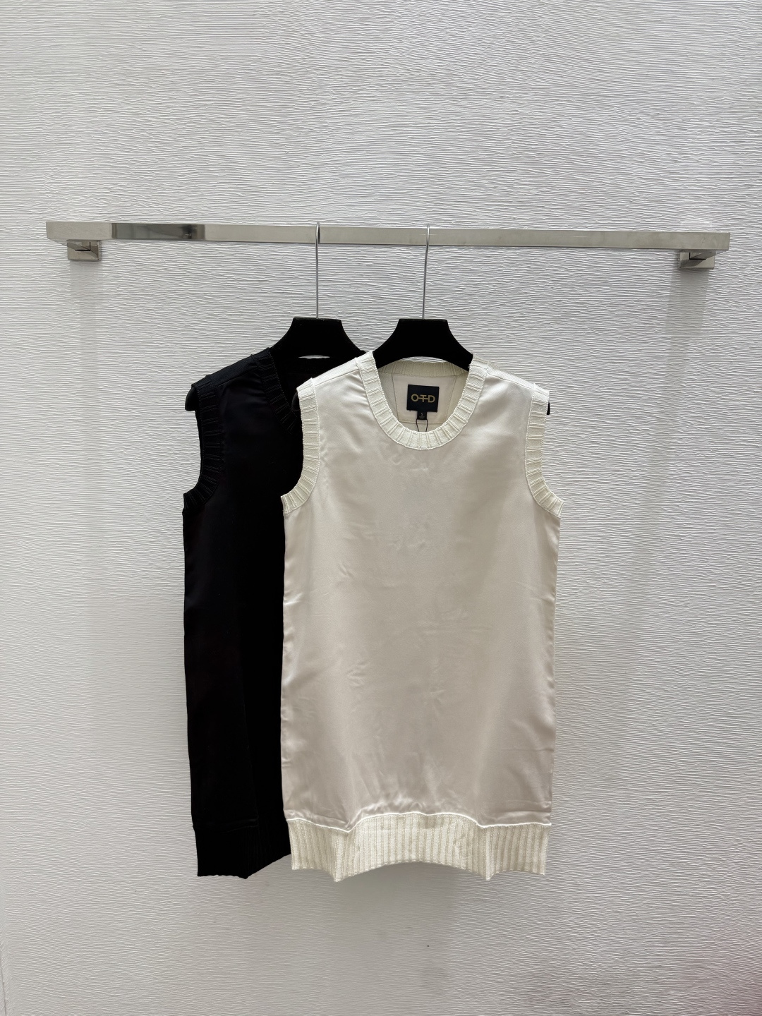 🆕OD家🆕  春夏新款 纯色简约圆领背心裙颜色：杏色 黑色尺码：36.38.40