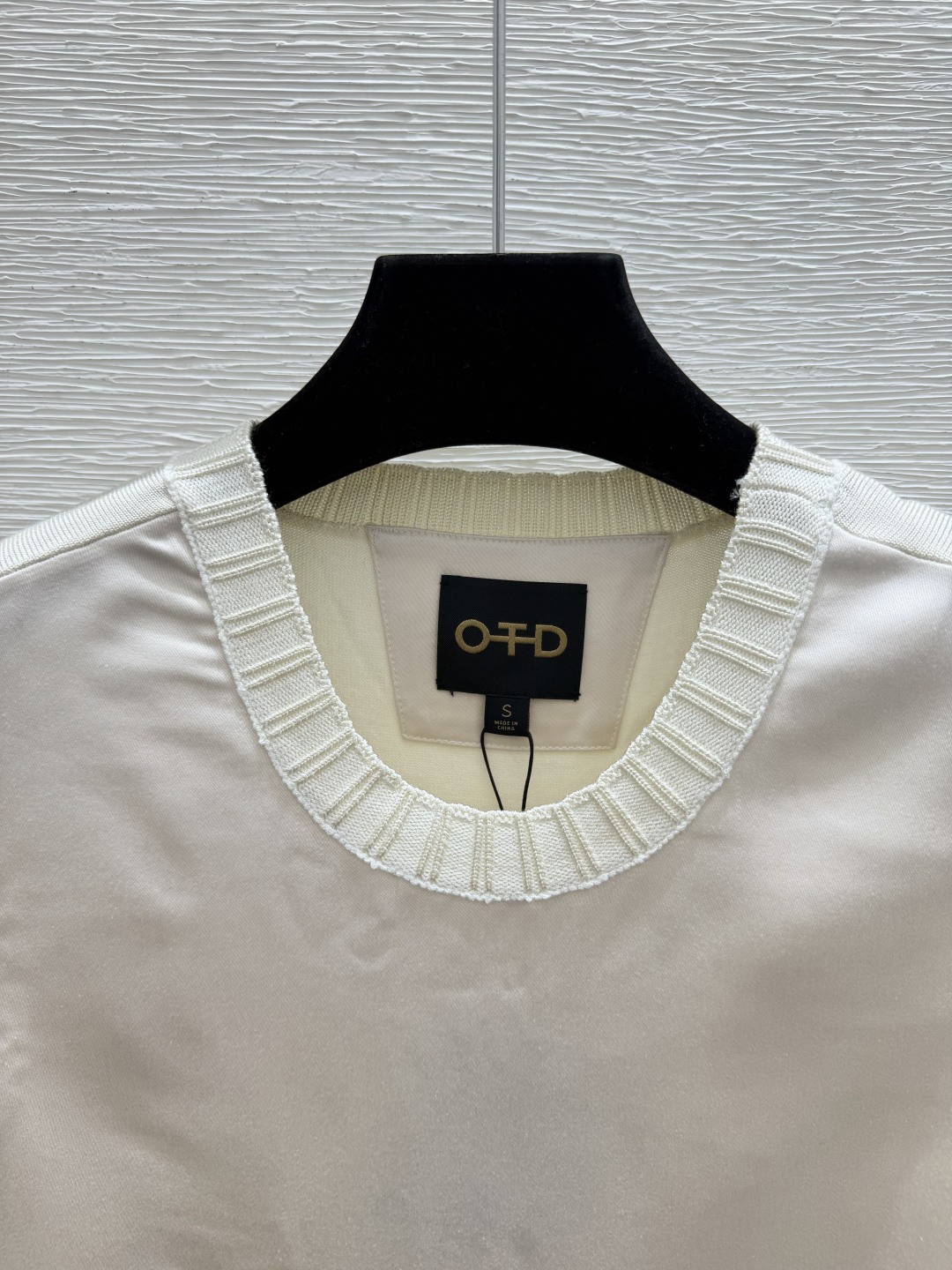 🆕OD家🆕  春夏新款 纯色简约圆领背心裙颜色：杏色 黑色尺码：36.38.40