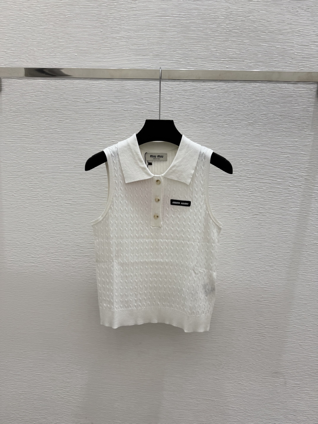 🆕M家🆕  春夏新款 纯色翻领针织背心颜色：白色 粉色 黑色尺码：36.38.40