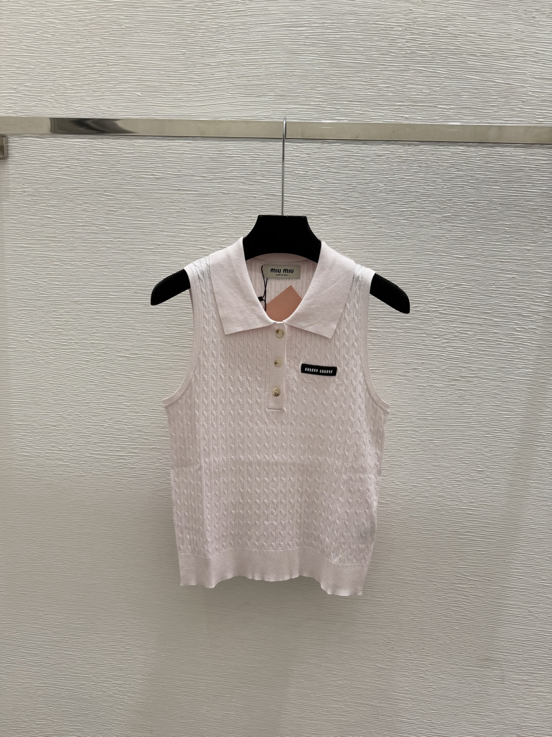 🆕M家🆕  春夏新款 纯色翻领针织背心颜色：白色 粉色 黑色尺码：36.38.40