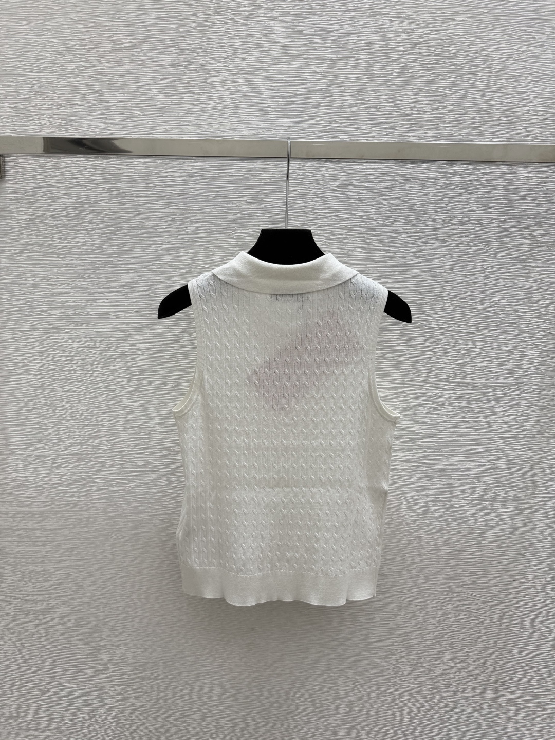 🆕M家🆕  春夏新款 纯色翻领针织背心颜色：白色 粉色 黑色尺码：36.38.40
