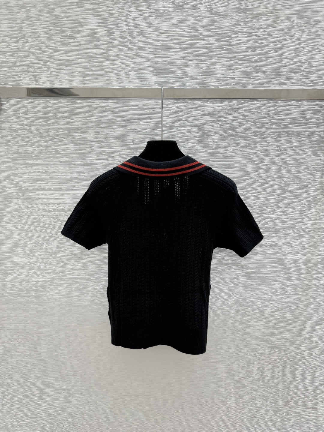 🆕M家🆕  春夏新款 撞色翻领针织短袖颜色：杏色 黑色尺码：36.38.40