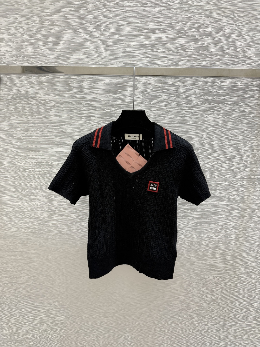 🆕M家🆕  春夏新款 撞色翻领针织短袖颜色：杏色 黑色尺码：36.38.40