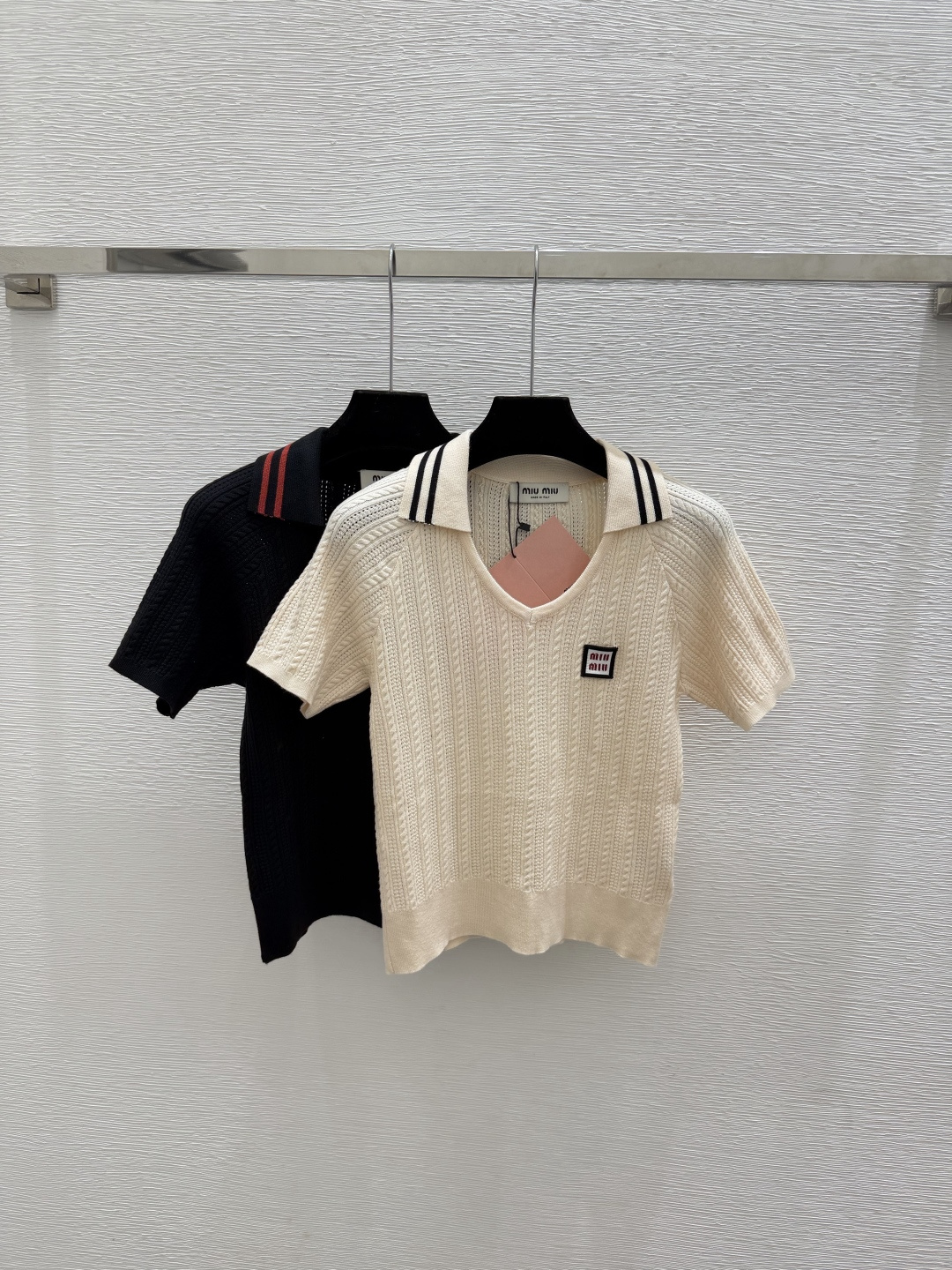 🆕M家🆕  春夏新款 撞色翻领针织短袖颜色：杏色 黑色尺码：36.38.40