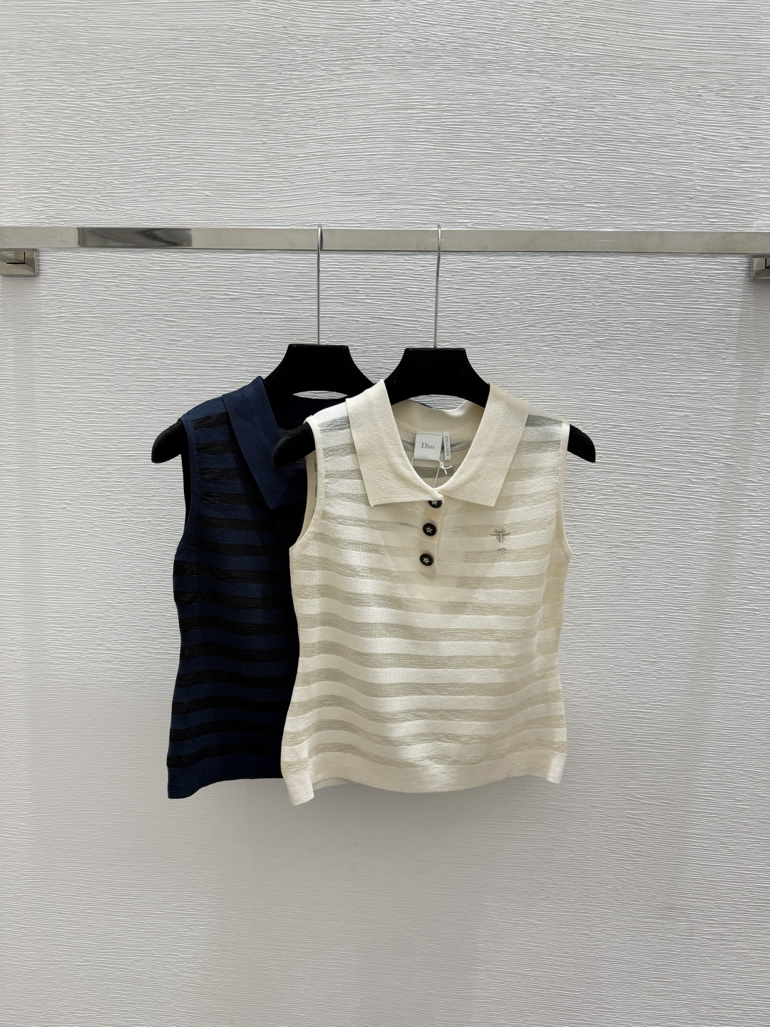 🆕D家🆕  春夏新款 纯色翻领针织背心颜色：杏色 宝蓝尺码：36.38.40